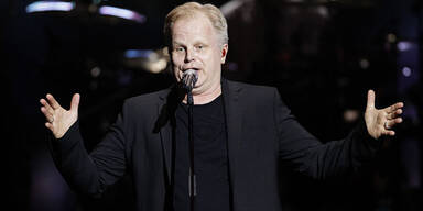 Herbert Gr&ouml;nemeyer gab Stadion-Show im Burgtheater