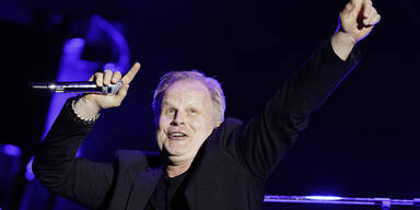 Herbert Gr&ouml;nemeyer gab Stadion-Show im Burgtheater 