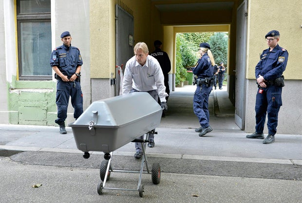 Ehrenmord an Schwester: Täter über 21