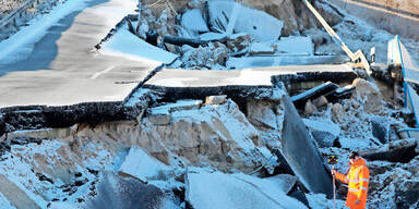 95-Meter-Loch auf der Autobahn