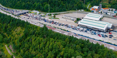 Stau Karawankentunnel Grenz-Chaos