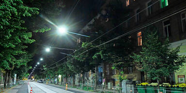 Mann sticht auf Frau in Wien-Penzing ein und springt aus fenster