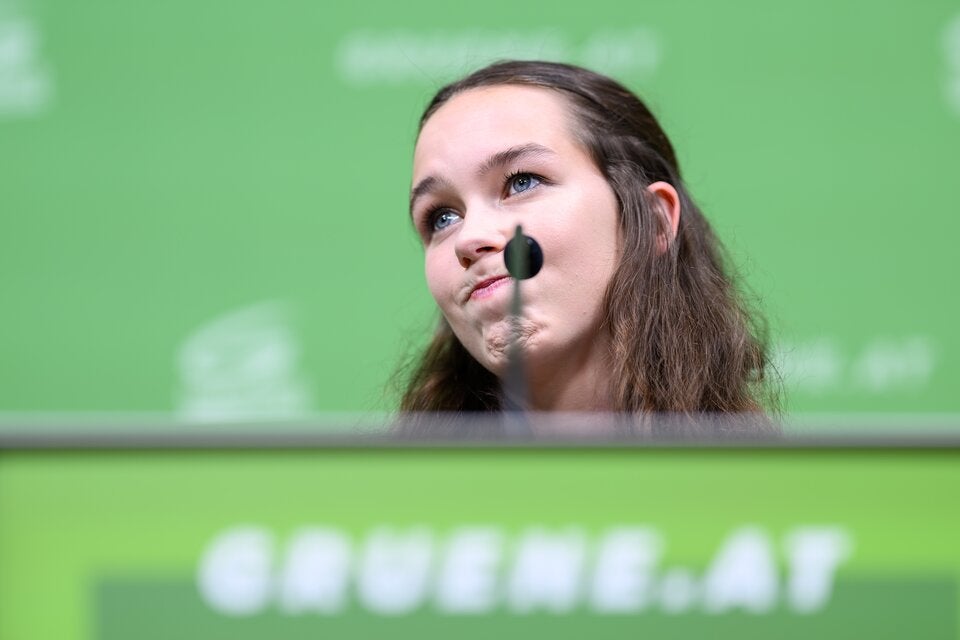 Lena Schilling ist Spitzenkandidatin für die EU-Wahl. Ihr Wahlkampf wird von Enthüllungen über Gerüchte, die sie verbreitet hat, überschattet.