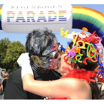 Tausende feiern Homosexuellen- und Transgender-Demo.