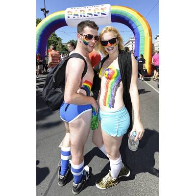 Tausende feiern Homosexuellen- und Transgender-Demo.