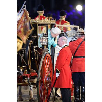 Die Queen feiert 90er mit den Stars