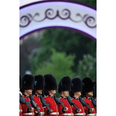 Die Queen feiert 90er mit den Stars