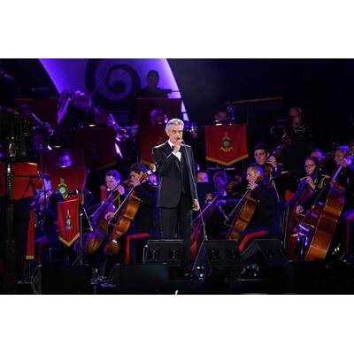 Die Queen feiert 90er mit den Stars