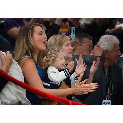 Blake Lively & Ryan Reynolds zeigen ihre süßen Töchter