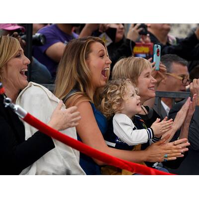 Blake Lively & Ryan Reynolds zeigen ihre süßen Töchter