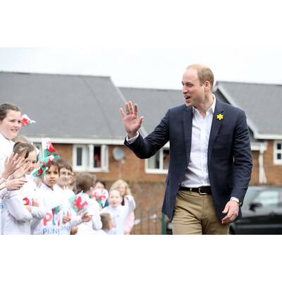 Prinz William baut blind ein Zelt auf 