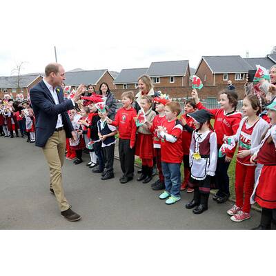 Prinz William baut blind ein Zelt auf 
