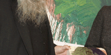 Die Hermann-Nitsch-Sachertortenschachtel ist da