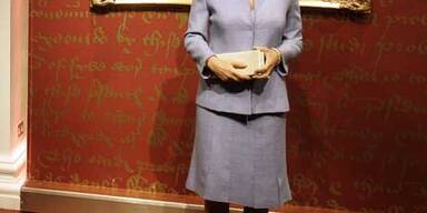 Camilla als Wachsfigur fest im Blick Dianas