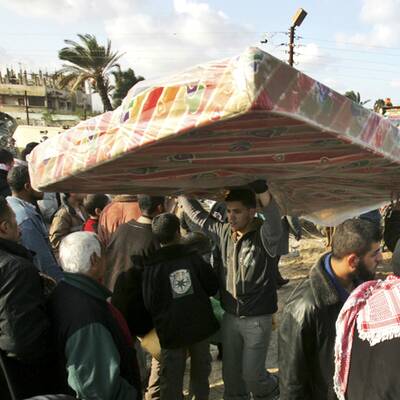 Palästinenser durchbrechen die ägyptische Grenze