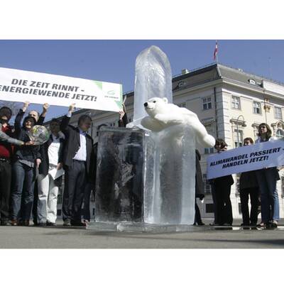 Der Eisberg vor dem Bundeskanzleramt