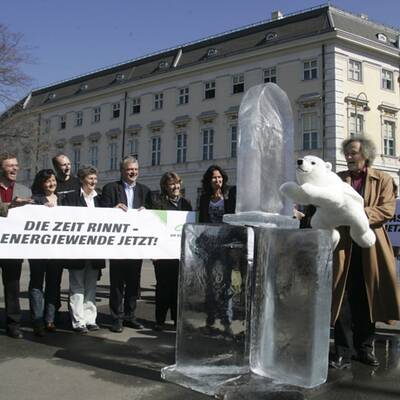 Der Eisberg vor dem Bundeskanzleramt