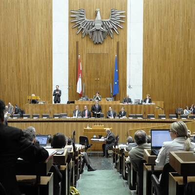 Hitzige Debatten im Parlament