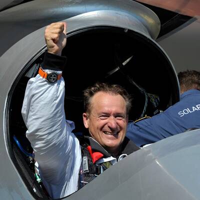 Solar Flieger segelt über Nacht