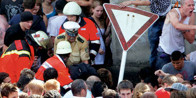 In den Tod gefallen und zertrampelt