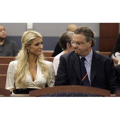 Paris Hilton: Im Barbie-Look vor Gericht
