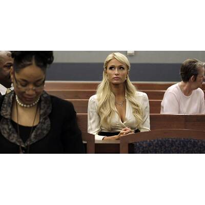 Paris Hilton: Im Barbie-Look vor Gericht