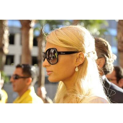Paris Hilton: Im Barbie-Look vor Gericht