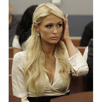 Paris Hilton: Im Barbie-Look vor Gericht