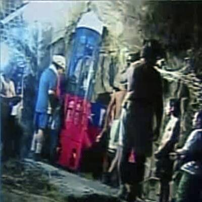 Kumpel-Retter wird von Opfern begrüßt 