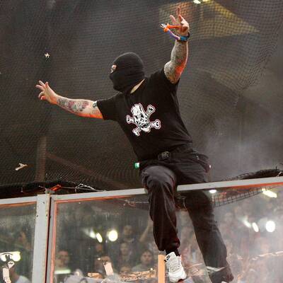 Serben-Hooligan sitzt hinter Gittern
