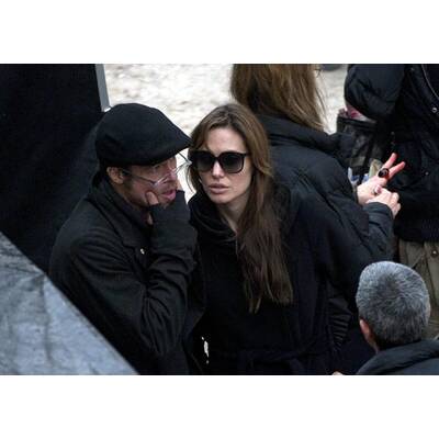 Angelina Jolie kriegt nicht genug von Brillenschlange Brad Pitt