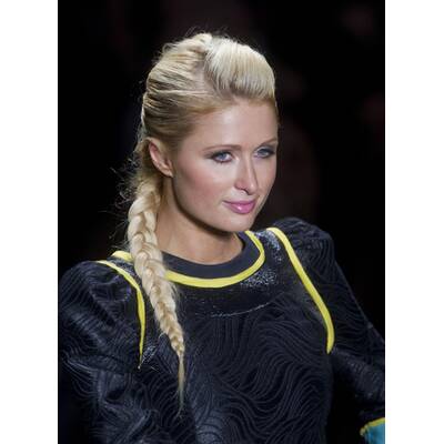 Paris Hilton am Catwalk für Triton