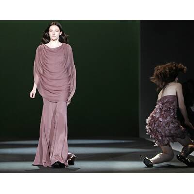 Stolperfalle: Model im Tiefflug