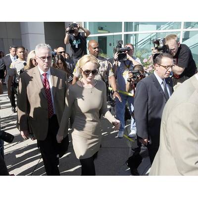 Lindsay Lohan schaut wieder einmal beim Gericht vorbei