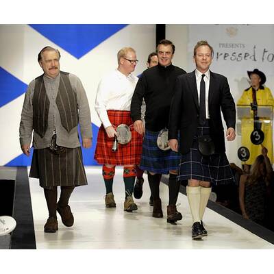 Kilt-Modeschau: Mr. Big zeigt, was Mann drunter trägt