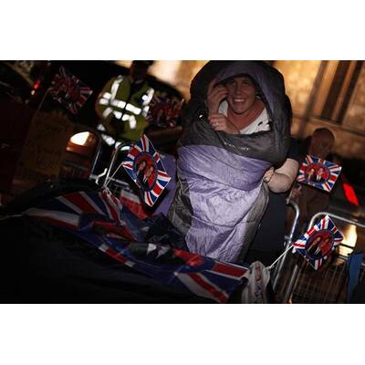Kate und William heiraten: Fans vor der Westminster Abbey