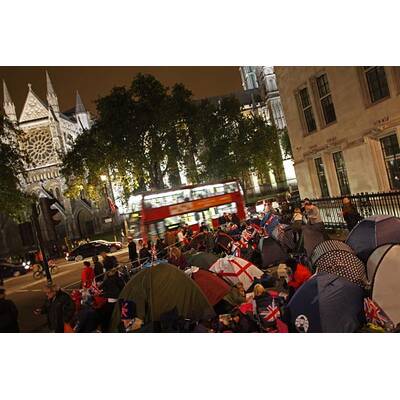 Kate und William heiraten: Fans vor der Westminster Abbey