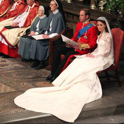 Herzogin von Cambridge: Kate in Traumkleid vor Traualtar