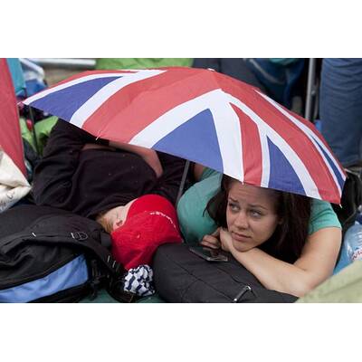 Kate und William heiraten: Fans vor der Westminster Abbey