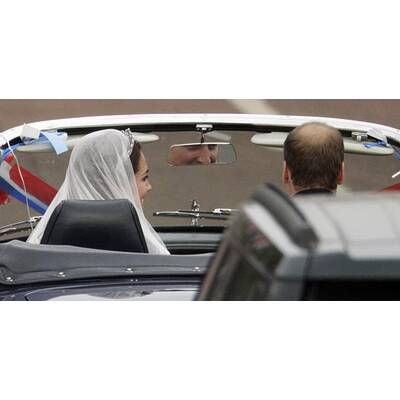 William und Kate: Abfahrt im Cabrio