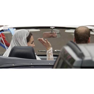 William und Kate: Abfahrt im Cabrio