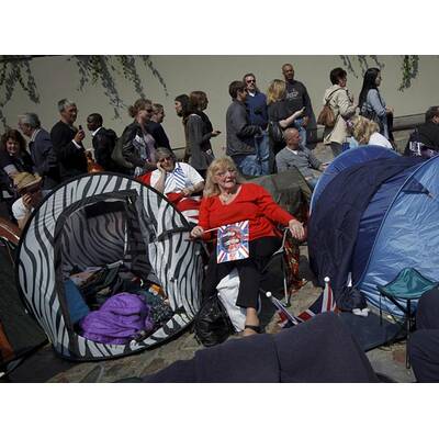 Kate und William heiraten: Fans vor der Westminster Abbey