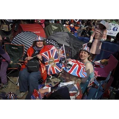Kate und William heiraten: Fans vor der Westminster Abbey