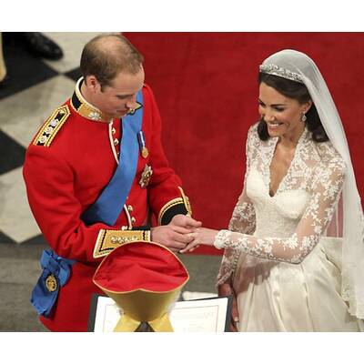 Herzogin von Cambridge: Kate in Traumkleid vor Traualtar