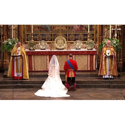 Herzogin von Cambridge: Kate in Traumkleid vor Traualtar