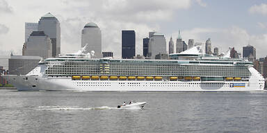 AP_freedom-of-the-seas_kreuzfahrtschiff