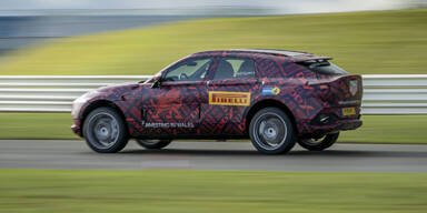 Aston Martin DBX jagt Porsche Cayenne & Co.