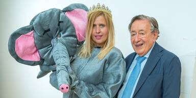Kopie von "Baby-Elefant" Daniela Kennedy mit Richard Lugner