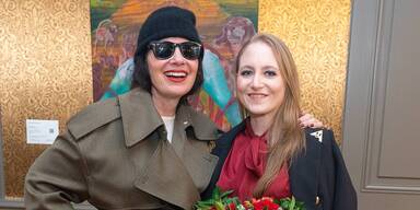 Fran Drescher mit Jacqueline Lugner