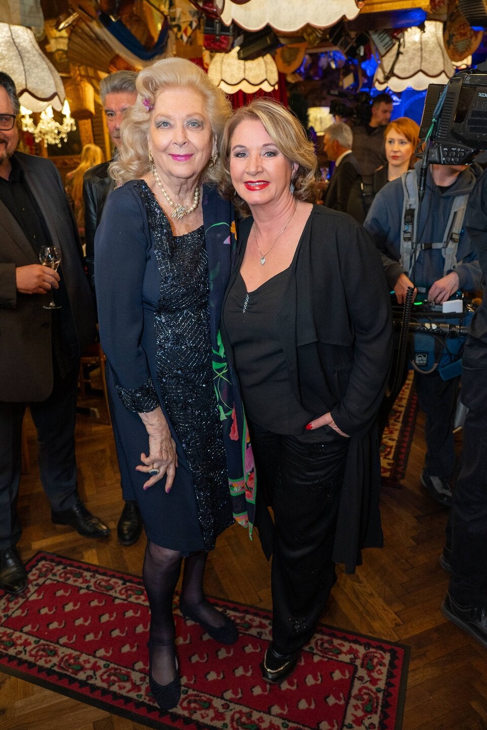 Birgit Sarata mit Gabriela Benesch
